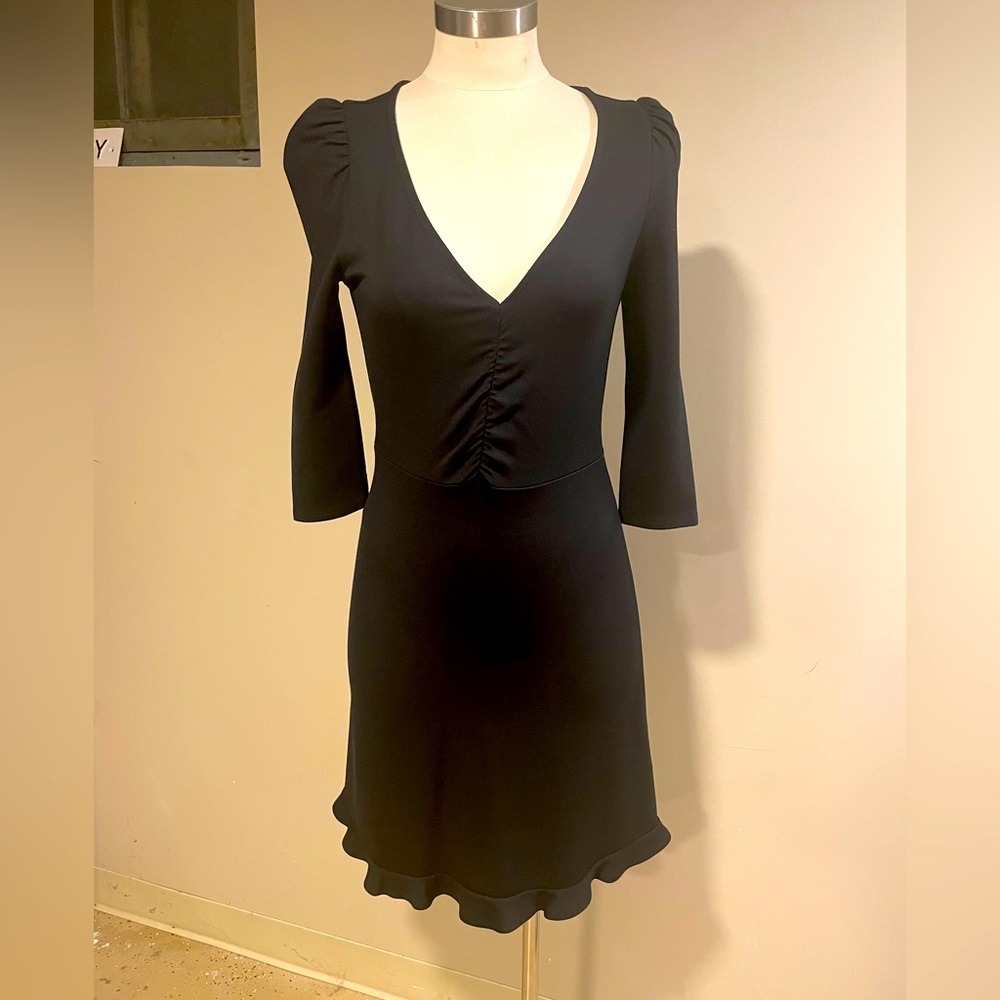 Gorgeous black v neck dress